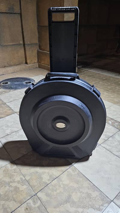 Cymbal hard trolly case and drums mic kit as good as new