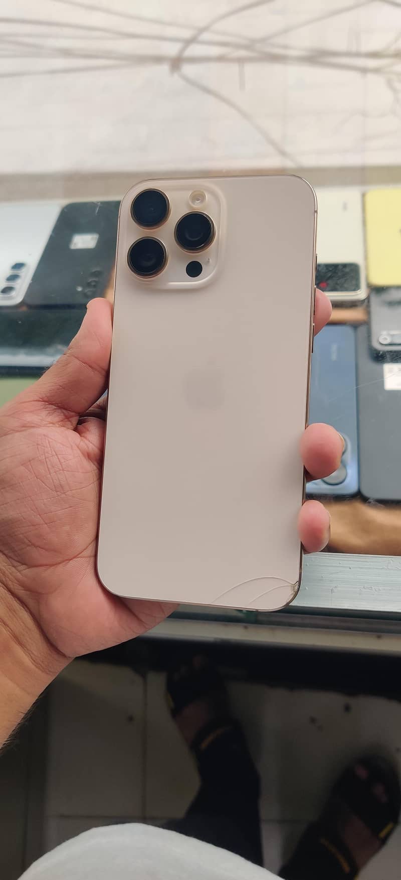 Apple iPhone 16 Pro Max 0