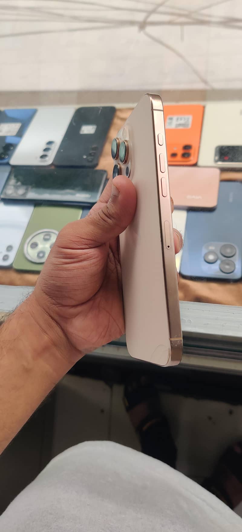 Apple iPhone 16 Pro Max 3