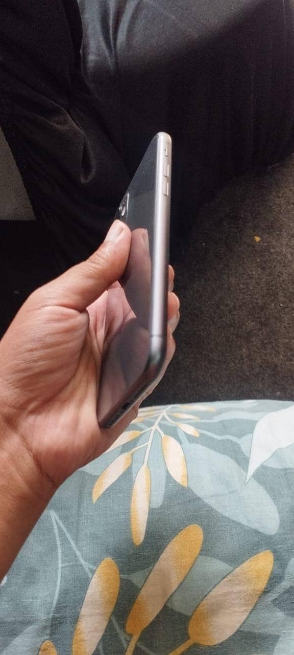 Apple iPhone 11 3