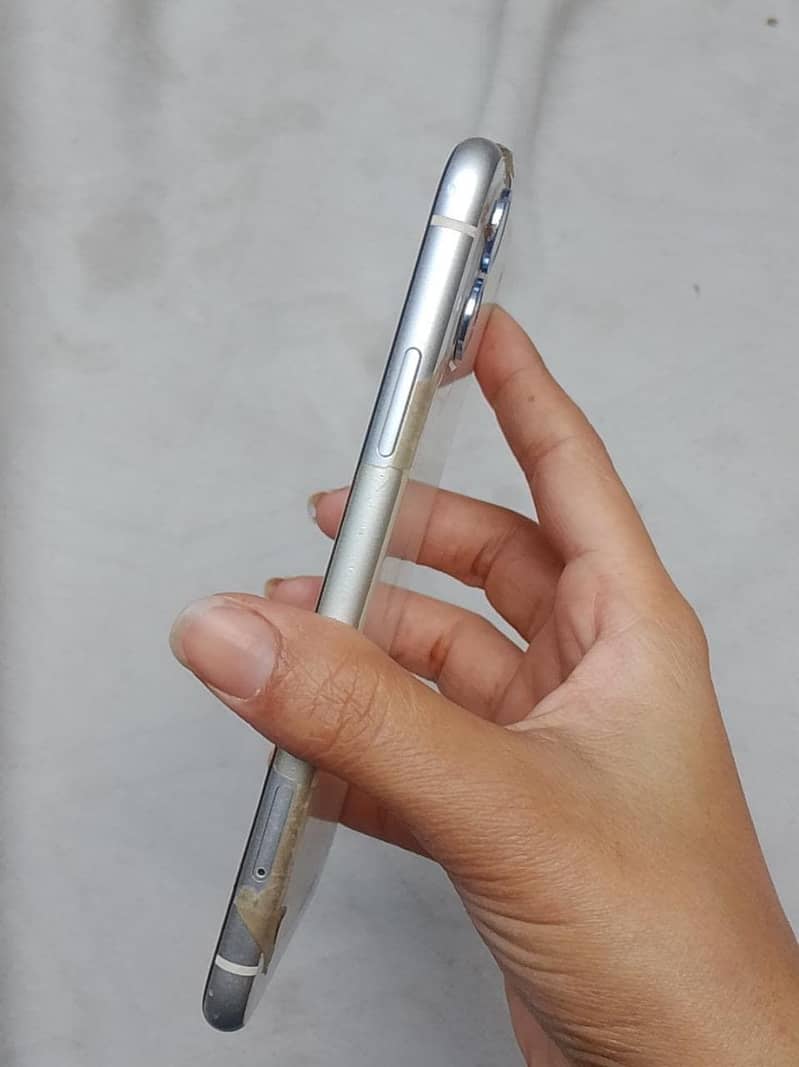Apple iPhone 11 1