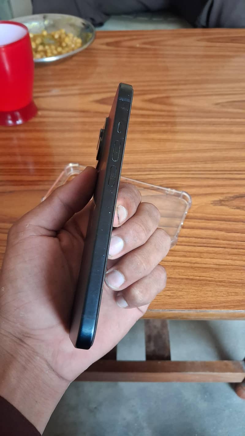 Apple iPhone 15 2