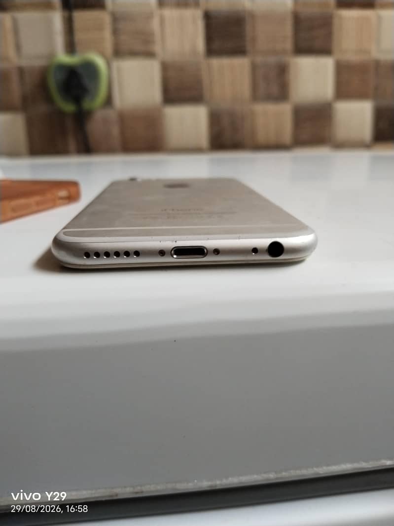 Apple iPhone 6S 4