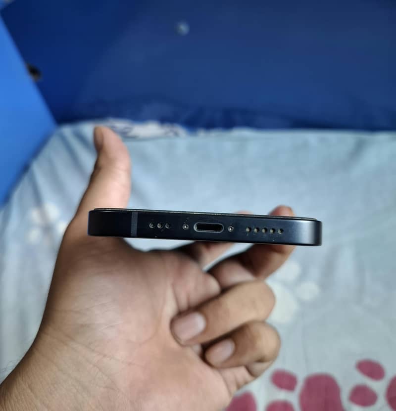 Apple iPhone 13 8