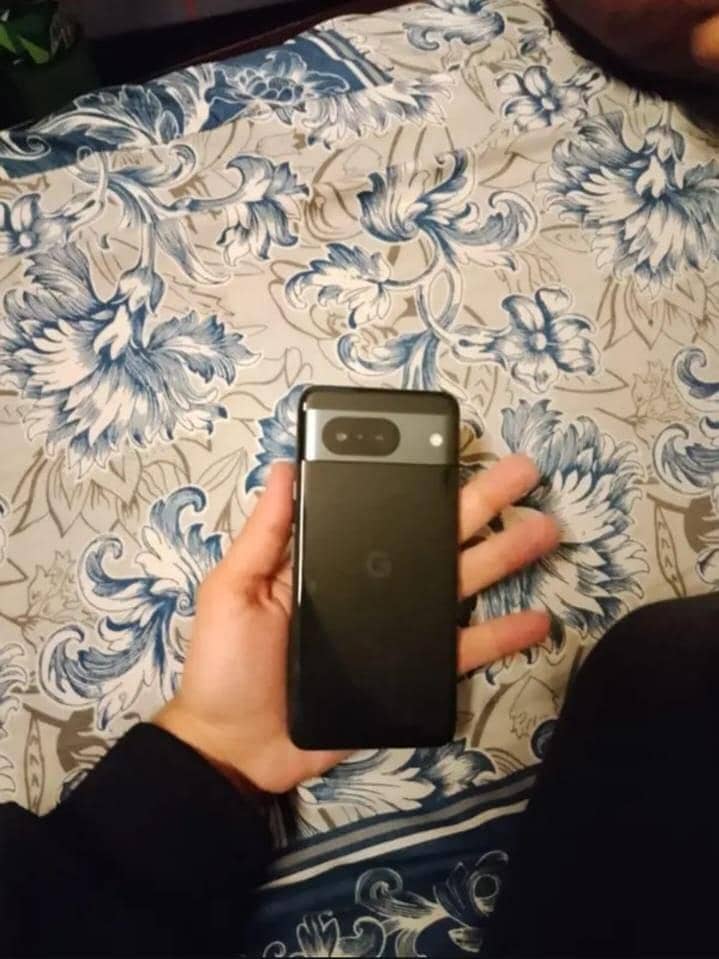 Google Pixel 8 4