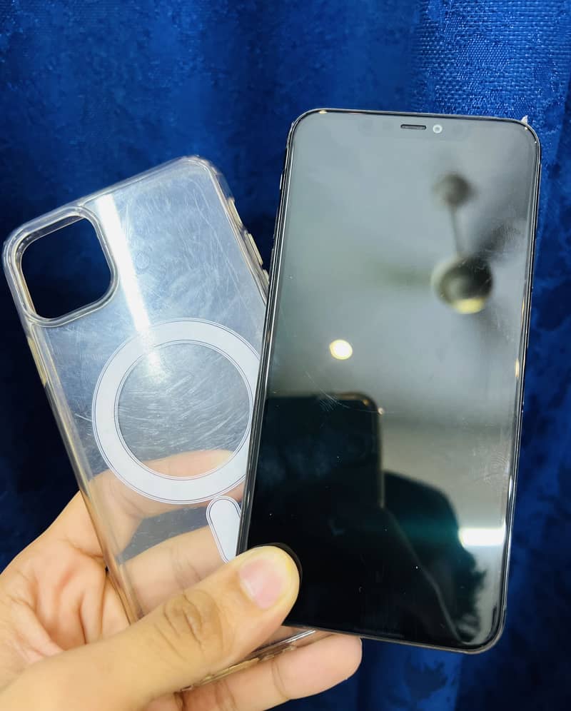 Apple iPhone 11 Pro Max 2