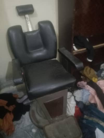 yr y kuch salon ka saman ga small mirirr larg mirrrr 2 chair wgra ha