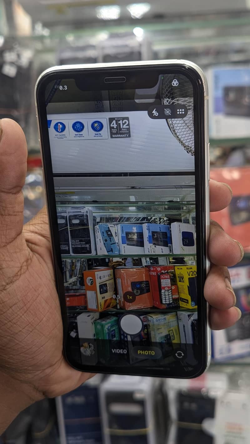 Apple iPhone 11 4