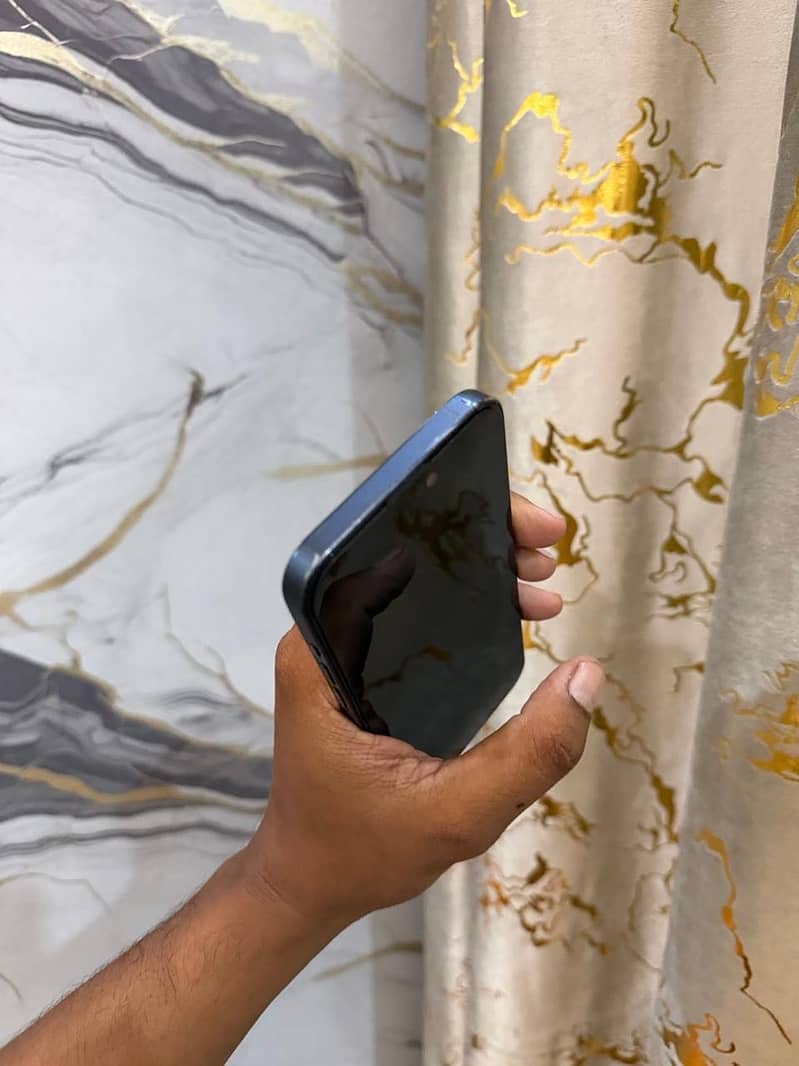 Apple iPhone 15 Pro Max 1