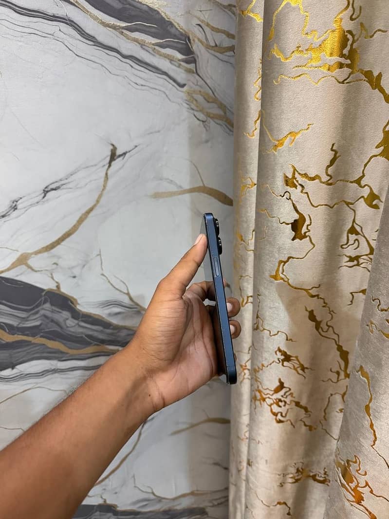Apple iPhone 15 Pro Max 3