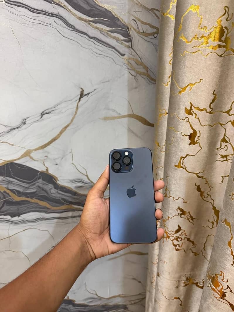 Apple iPhone 15 Pro Max 4