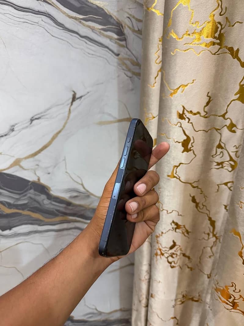 Apple iPhone 15 Pro Max 5