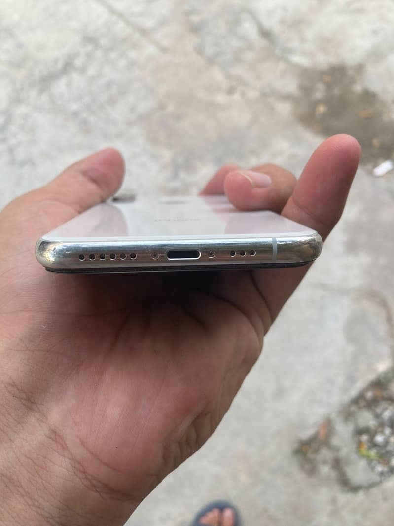 Apple iPhone XS 3