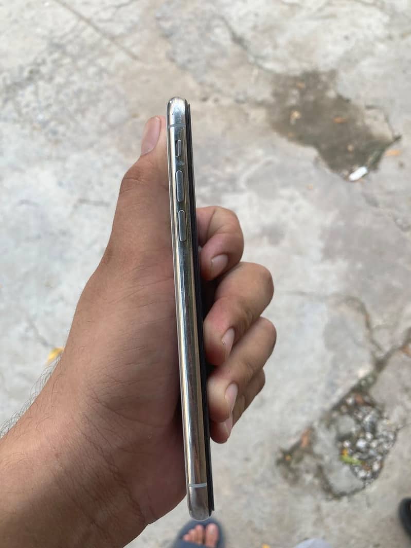 Apple iPhone XS 6