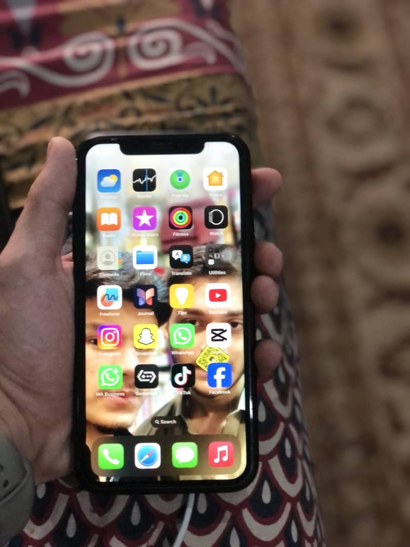 Apple iPhone XR 0