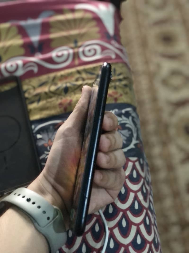Apple iPhone XR 4