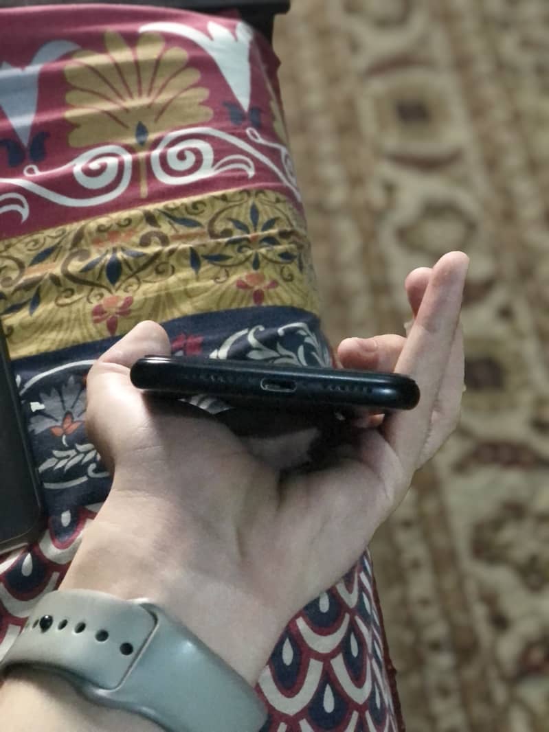 Apple iPhone XR 6