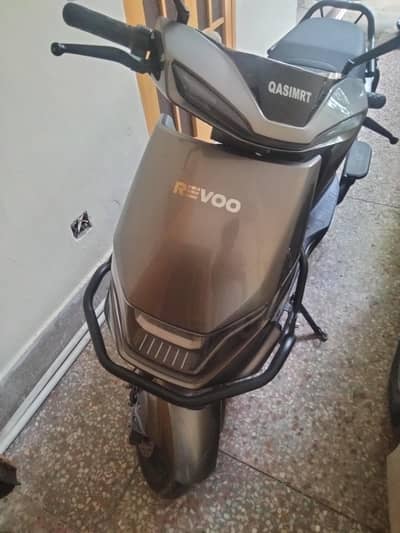 Scooty c32 young for sale revo