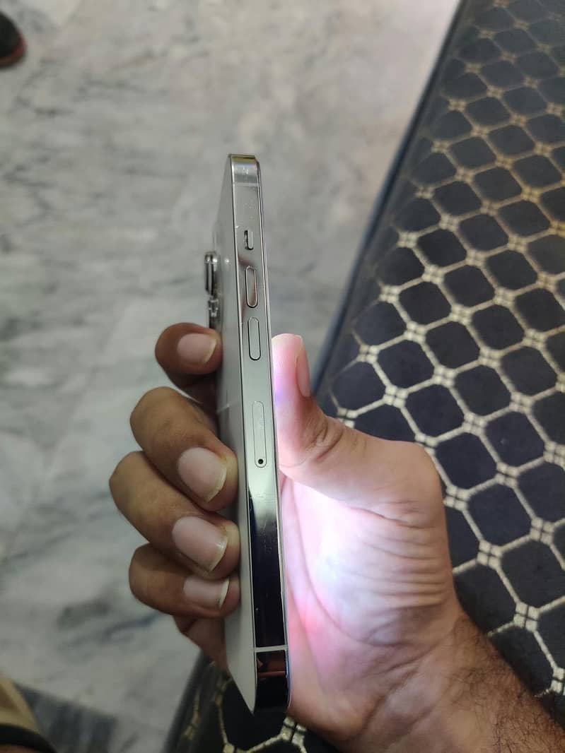 iPhone 13 Pro 4