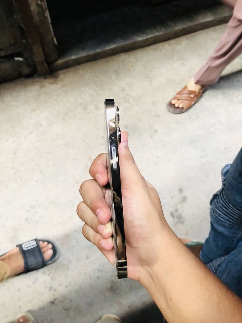 Apple iPhone 13 Pro 1