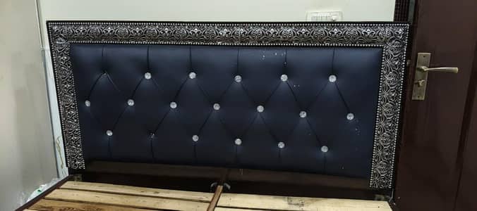 Wooden king size bed 10/10 condition