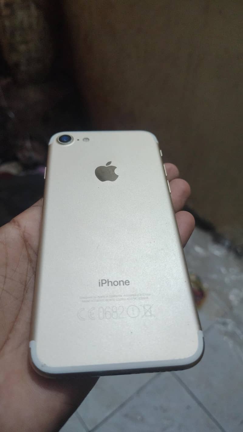 Apple iPhone 7 0