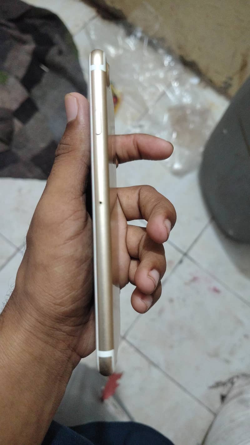Apple iPhone 7 2