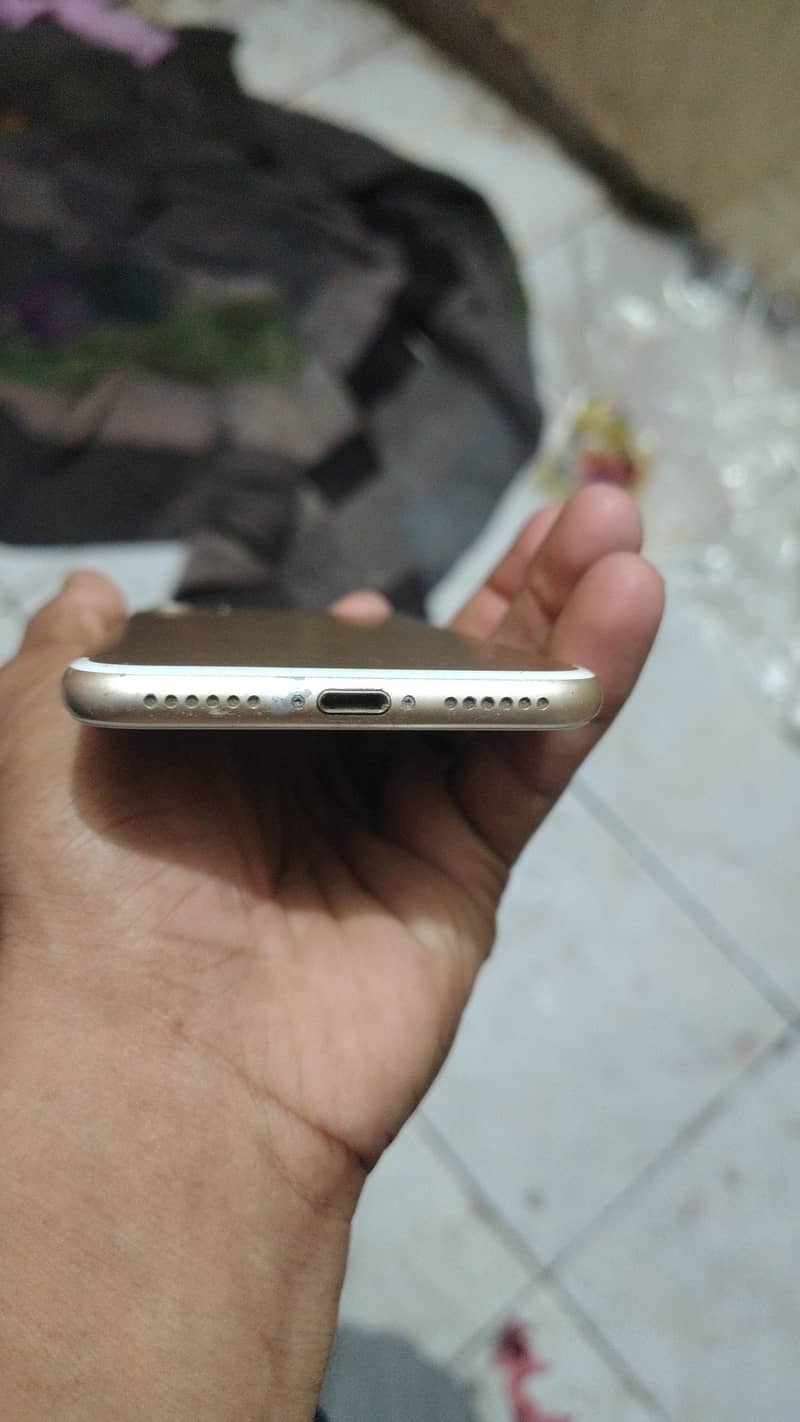 Apple iPhone 7 3