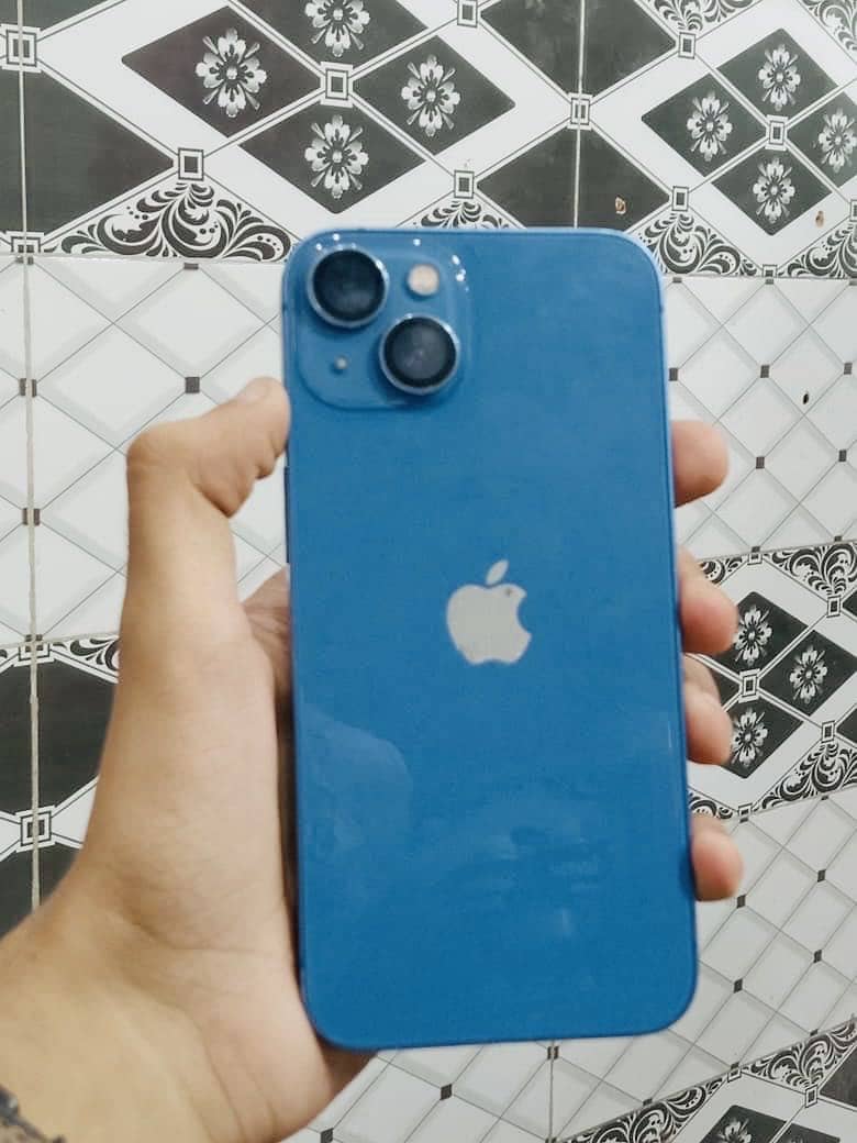 Apple iPhone 13 2