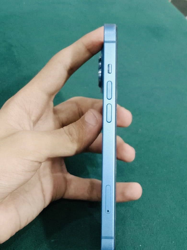 Apple iPhone 13 6
