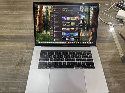 Macbook pro 2019 i7 4GB graphic card
