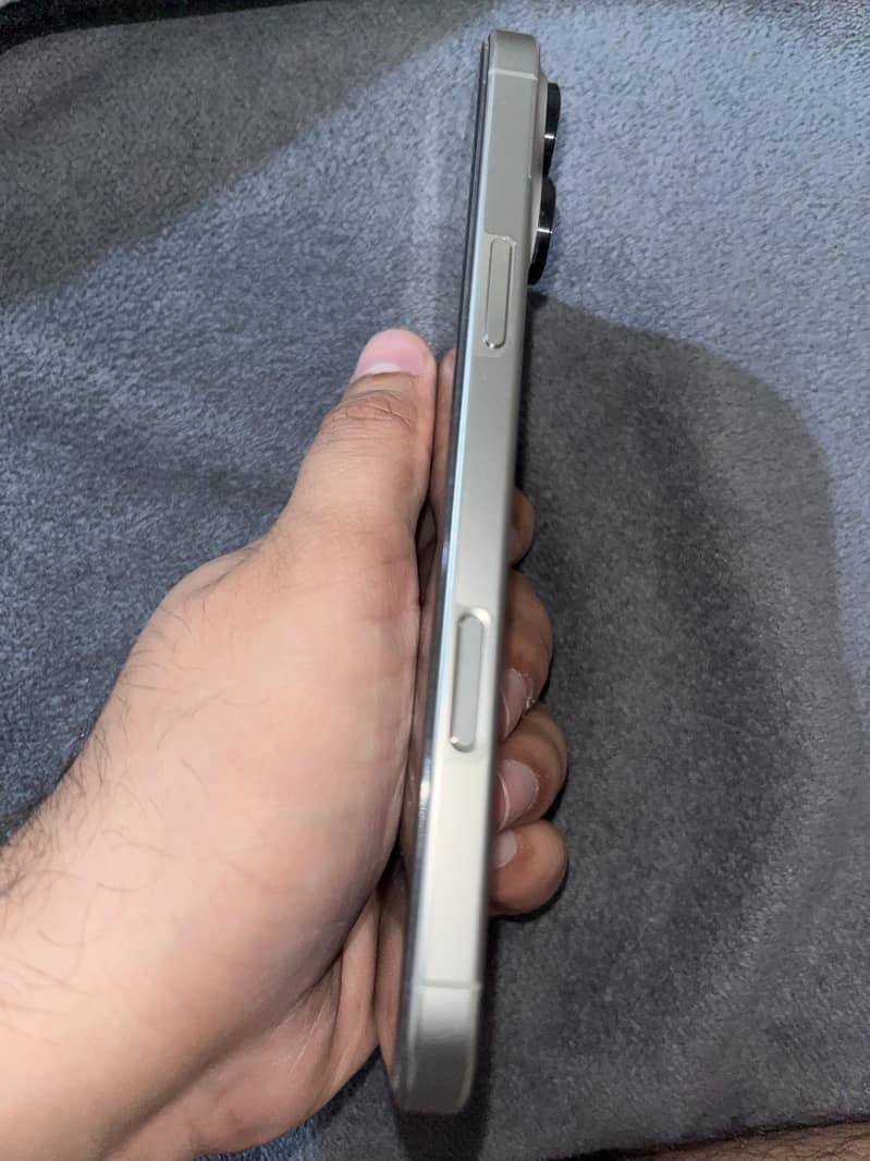 Apple iPhone 16 Pro Max 5