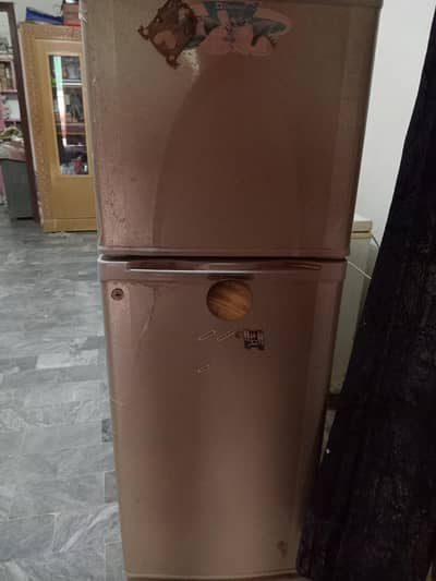 selling Dawlance refrigerator 8 qb
