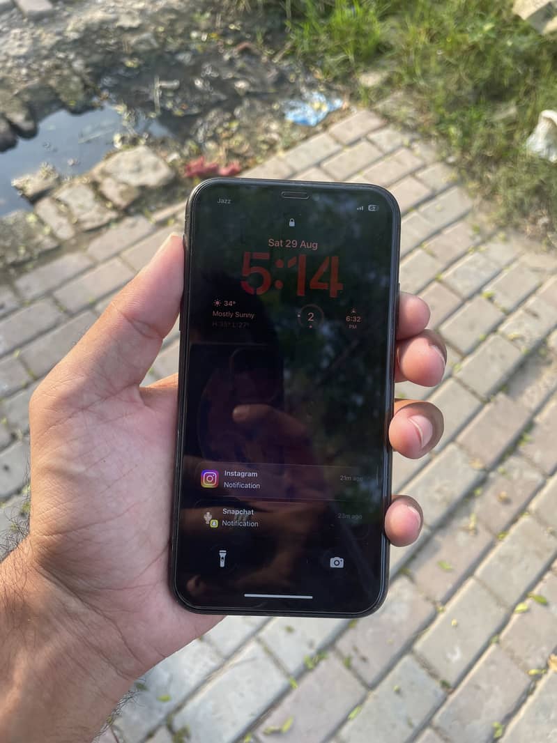 Apple iPhone 11 4
