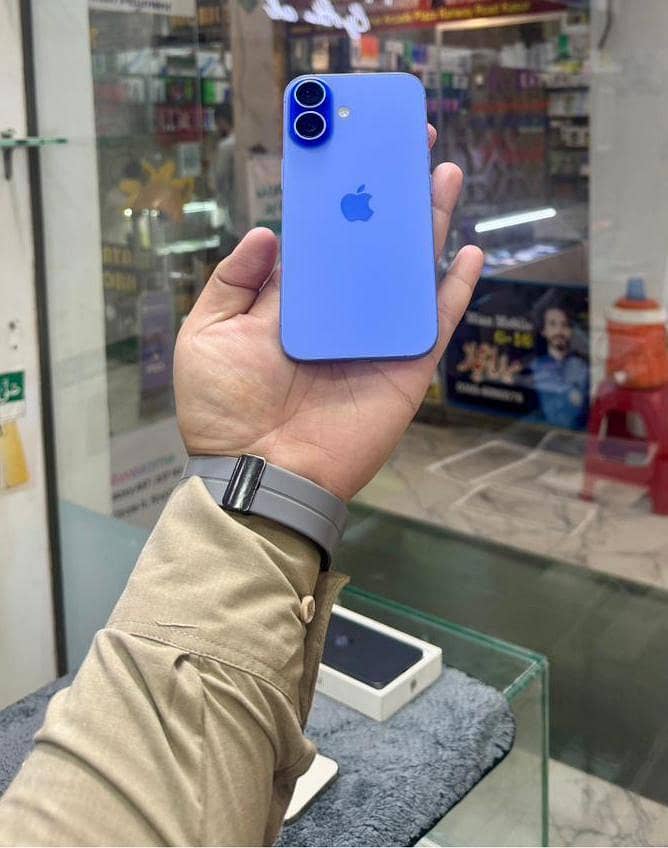 Apple iPhone 16 0