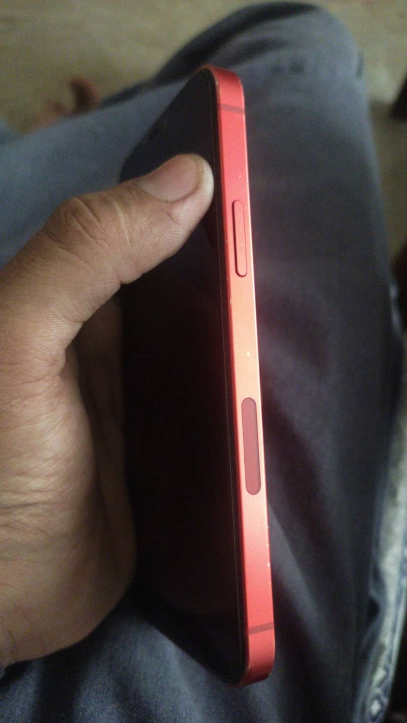 Apple iPhone 12 4