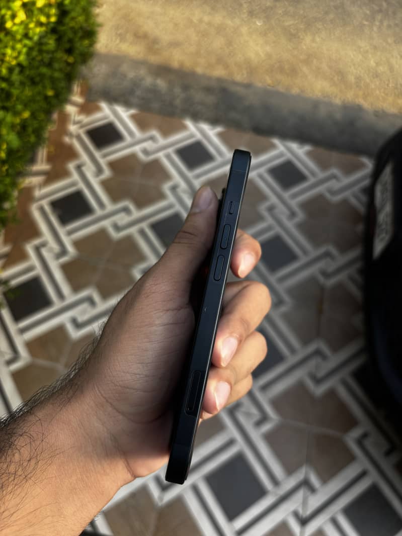 Apple iPhone 13 5