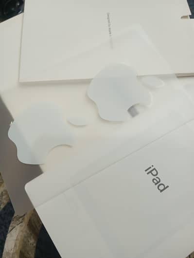 Apple iPad 9th Generation . With Box ,10/10 , scratchless ,Dubai import
