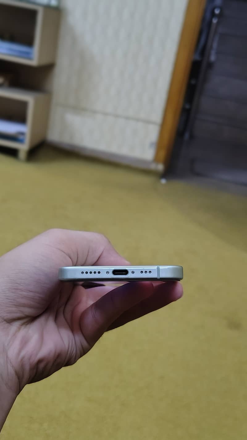 Apple iPhone 15 5