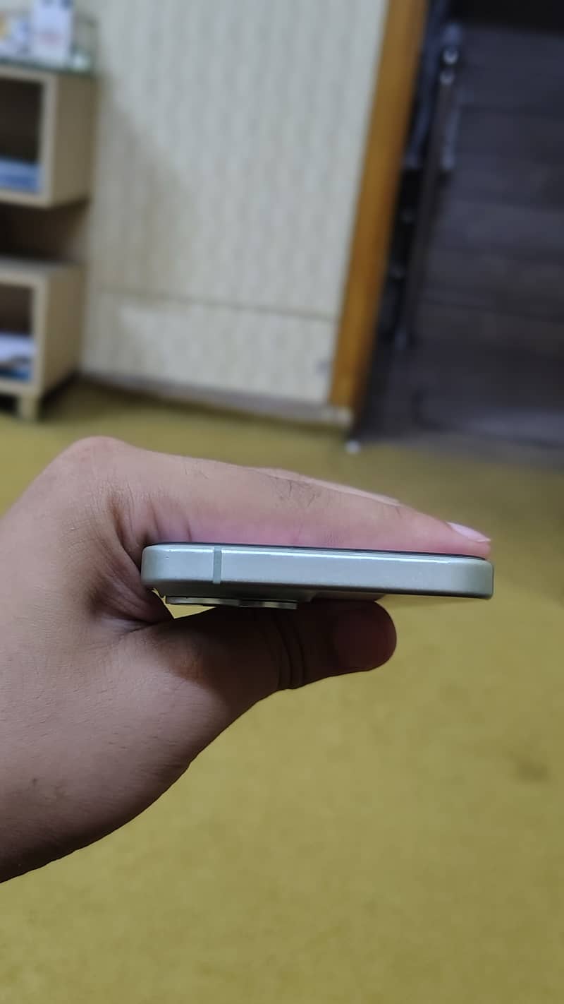 Apple iPhone 15 6