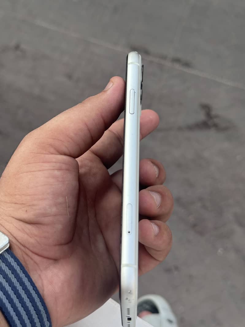 Apple iPhone 11 5