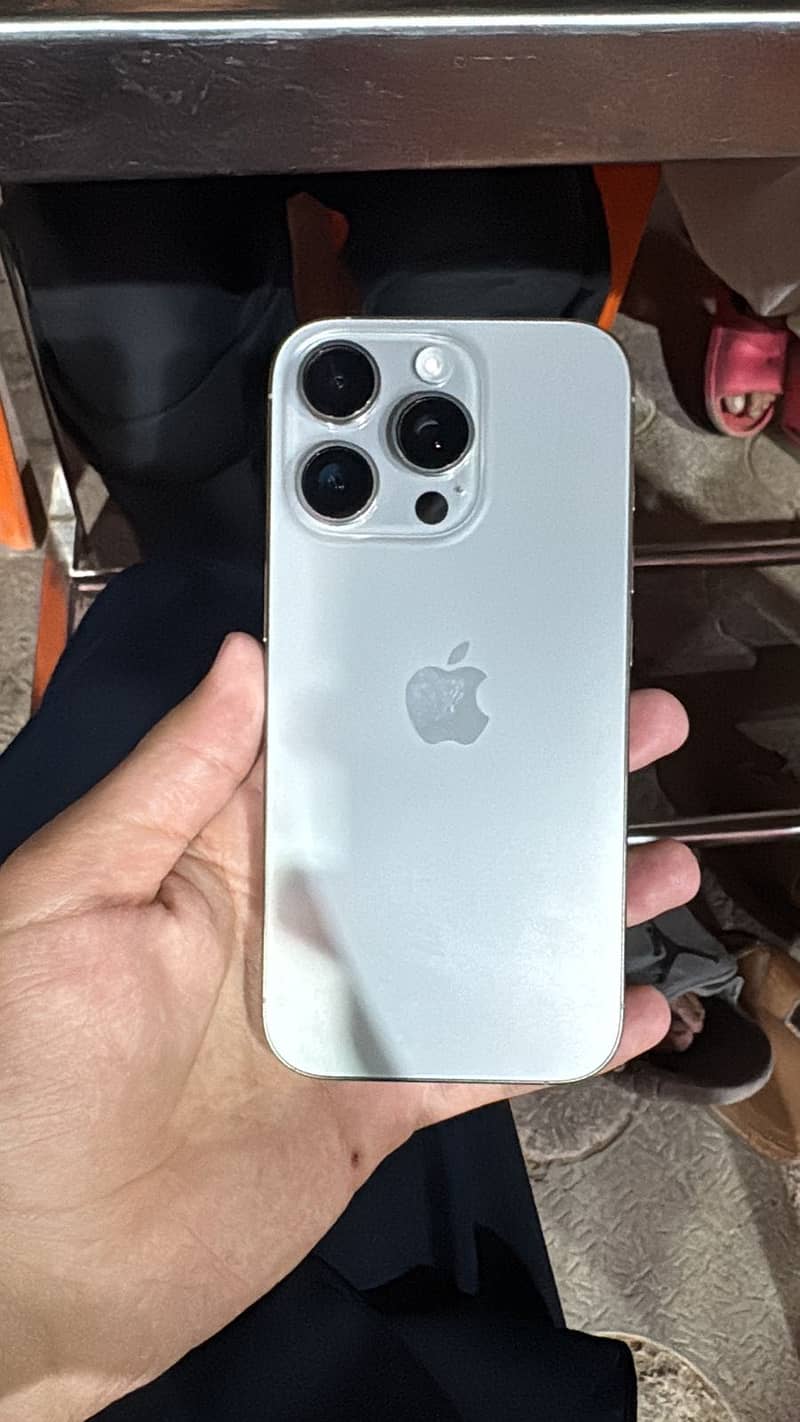Apple iPhone 16 Pro 0