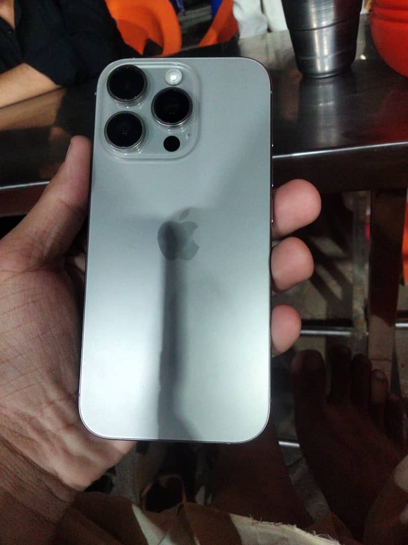 Apple iPhone 16 Pro 1
