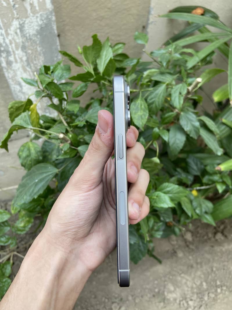 Apple iPhone 15 Pro Max 1