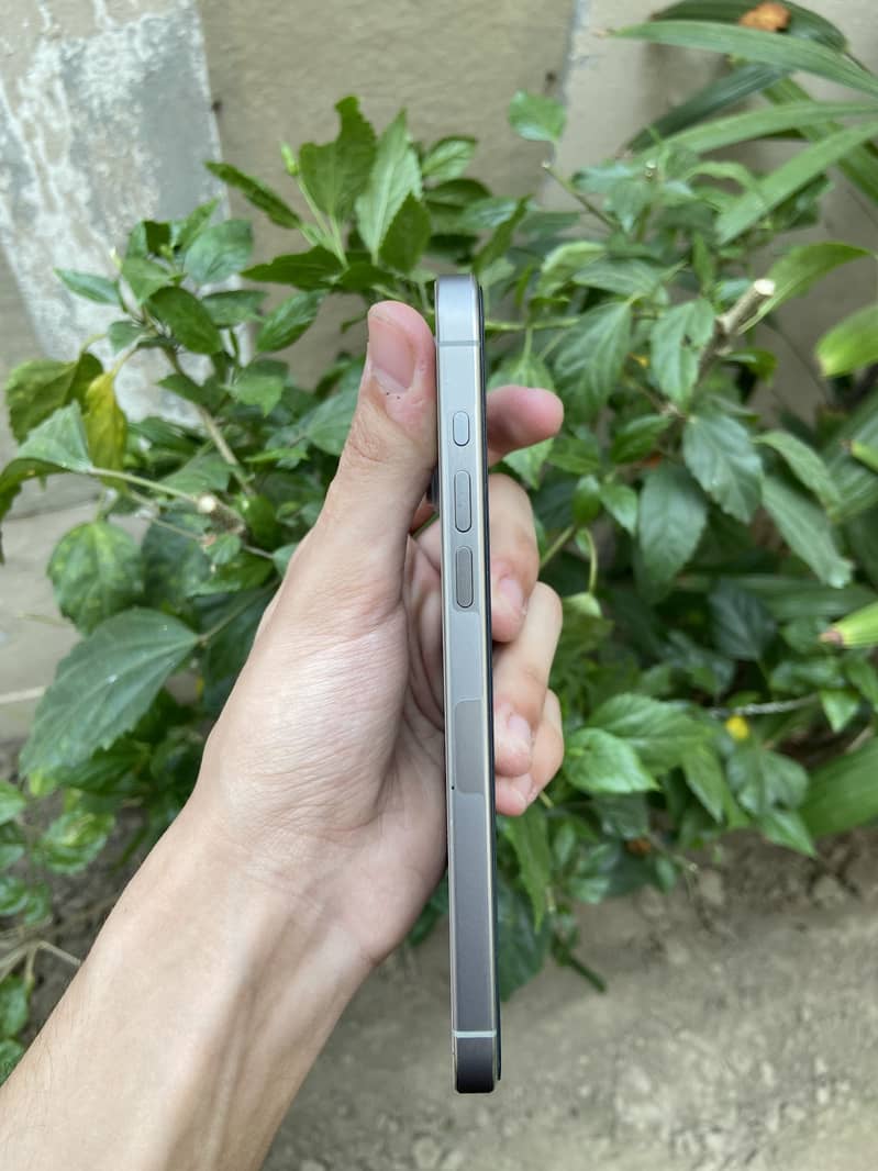 Apple iPhone 15 Pro Max 3