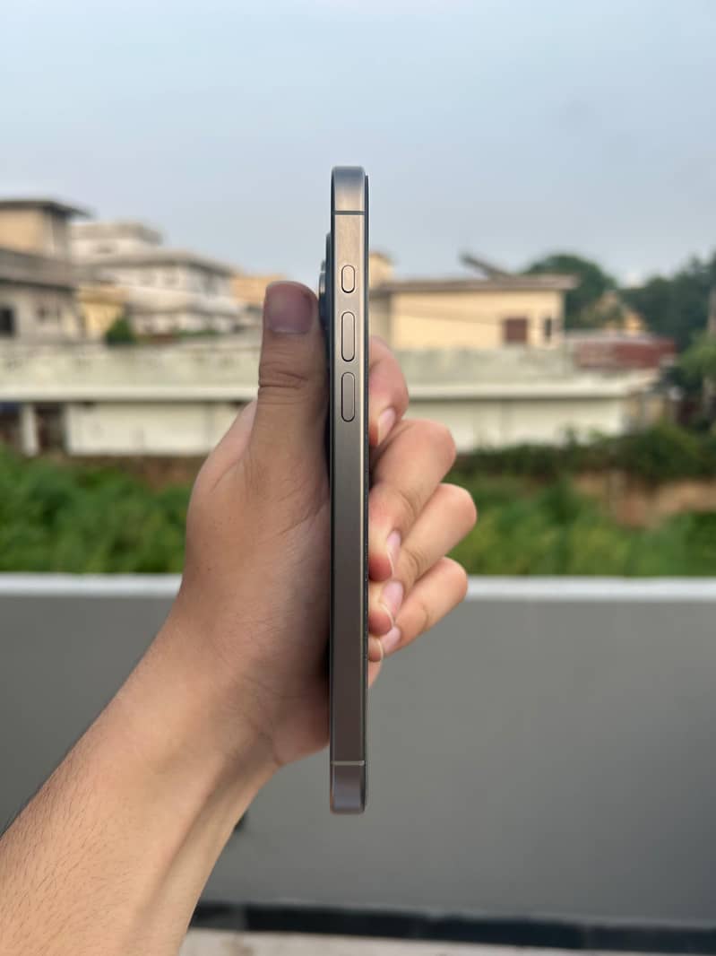 Apple iPhone 15 Pro Max 1