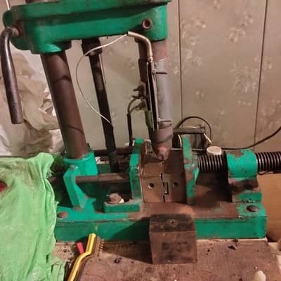 hand molding machine
