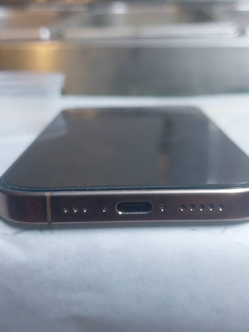 Apple iPhone 16 Pro 4