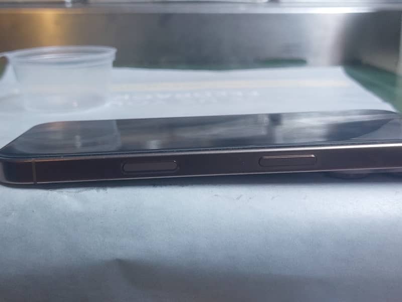 Apple iPhone 16 Pro 6