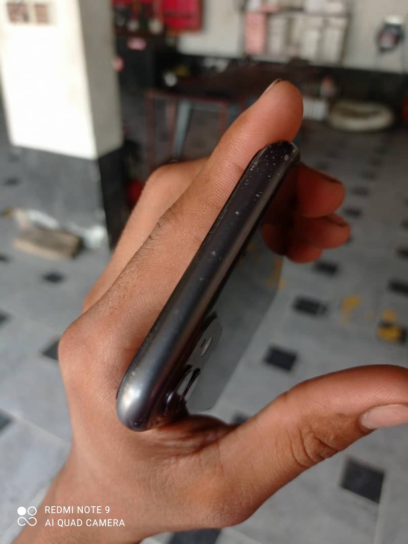 Apple iPhone 11 3